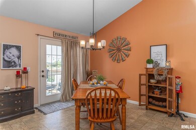 6604 Vine St, Davenport, IA 52806 - photo 4