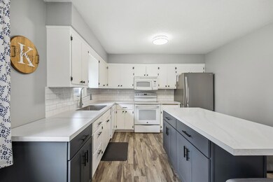 8712 Emerson Ave S, Bloomington, MN 55420 - photo 6