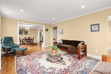 21 Colbourne Crescent unit 2, Brookline, MA 02445 - photo 4