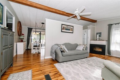 Open concept w/ vaulted ceilings
