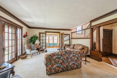 01_403NMainSt_1_LivingRoom_Large