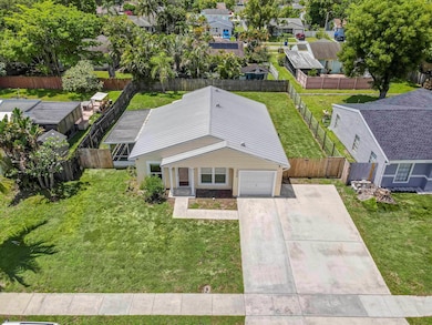 10656 Bobbie Ln, Royal Palm Beach, FL 33411 - photo 2