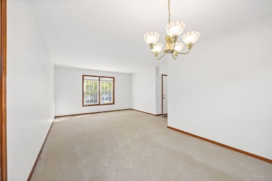 703 Avondale Ln, Aurora, IL 60504 - photo 3