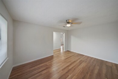 606 Debbie Ln, Alvin, TX 77511 - photo 5