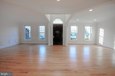 10032 Avenel Farm Dr, Potomac, MD 20854 - photo 4