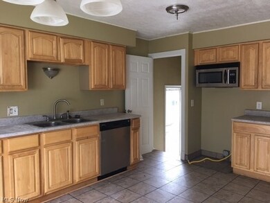 20916 Hansen Rd, Maple Heights, OH 44137 - photo 2