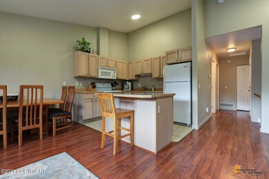 Kitchen w/Breakfast Bar