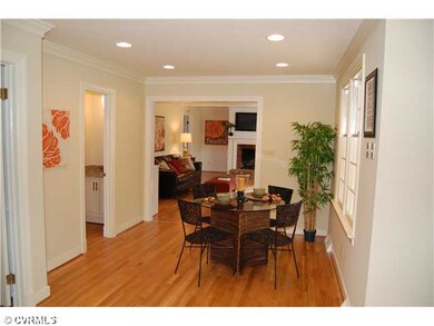 Breakfast Nook - Plenty of room in the kitchen for