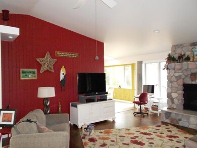 LIVINGROOM