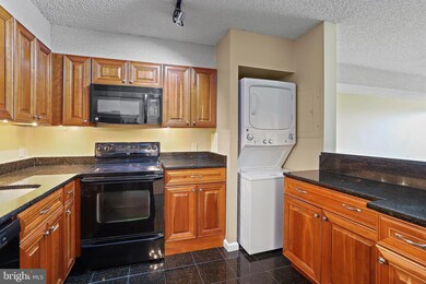 Lakeside Plaza Condominium unit 909, Baileys Crossroads, VA 22041 - photo 7
