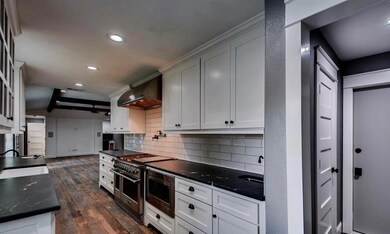 193 Shady Lake Dr, Hurst, TX 76054 - photo 3