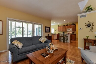 010-Living_Room-1536900-mls