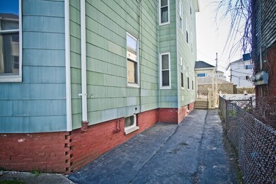 31 Suffield St, Worcester, MA 01610 - photo 4