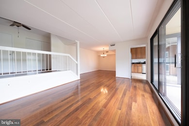 110 Roberts Ln unit 200, Alexandria, VA 22314 - photo 4