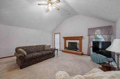 304 Laurel Ln-7