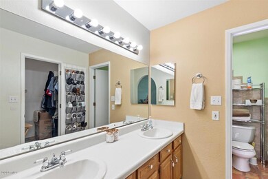 18-Master Bathroom