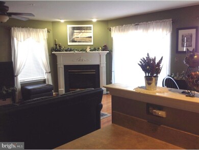 229 Hampshire Dr, Sellersville, PA 18960 - photo 5