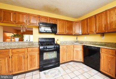 5 Chelsea Ct unit 6C, Franklin Park, NJ 08823 - photo 3