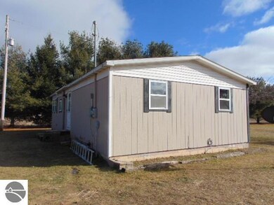 8829 E Pierce Rd, Ithaca, MI 48847 - photo 3