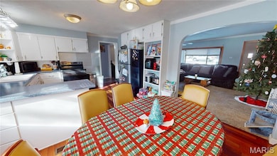 924 Durley St, Greenville, IL 62246 - photo 6