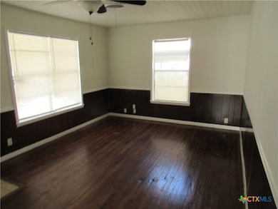 1325 S 17th St, Temple, TX 76504 - photo 4