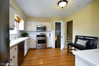 28W621 Douglas Rd, Naperville, IL 60564 - photo 3