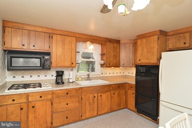 2608 Bilmar Rd, Reading, PA 19604 - photo 5
