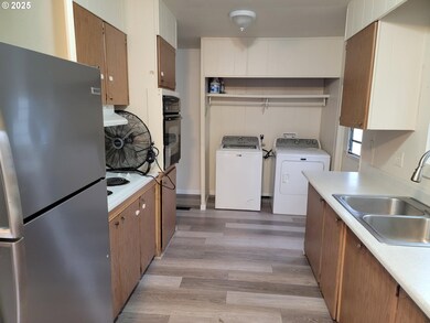 1110 N Old Pacific Hwy, Myrtle Creek, OR 97457 - photo 5