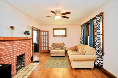 206 N Warren Avenue Living Room
