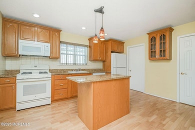 35 Ivy Ridge Close unit 631, Freehold, NJ 07728 - photo 6
