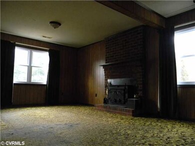 Den/Family/Great Room - Large Family Room with Bri