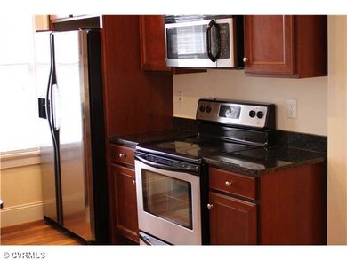 Kitchen - All stainless steel applicances. Room Si