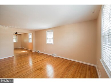 75 Suburban Ln, Upper Darby, PA 19082 - photo 5