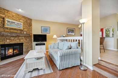 06_1501WWaterSt_Unit42_165_LivingRoom_Lo