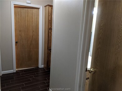 1716 Laura Ln unit CS, College Station, TX 77840 - photo 6