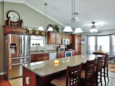4 Kitchen.JPG