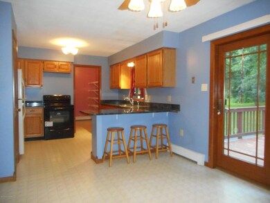 225 Howell Ln, Stroudsburg, PA 18360 - photo 3