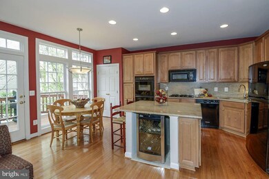 6927 Inlet Cove Dr, Fort Belvoir, VA 22060 - photo 3