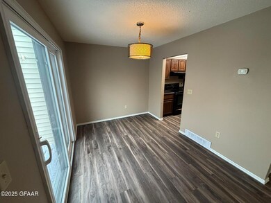 1015 N 39th St unit B7, Grand Forks, ND 58203 - photo 4
