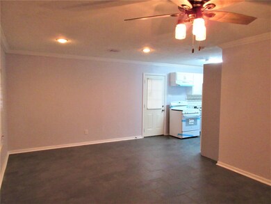7719 Hirsch Rd unit B, Houston, TX 77016 - photo 4