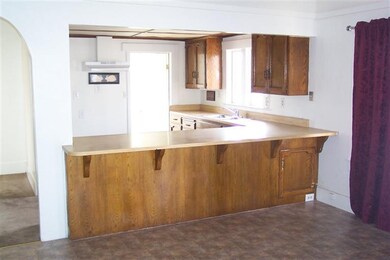 KITCHEN COUNTER