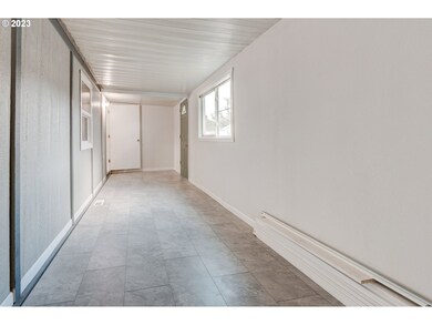 4424 SE Roethe Rd unit 32, Portland, OR 97267 - photo 7