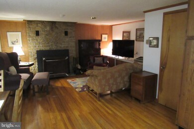 147 Tower Cir, Berkeley Springs, WV 25411 - photo 4