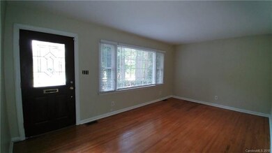 Living room w beautiful hardwood floors