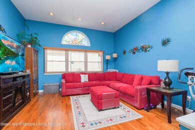 723 Correll Ave, Staten Island, NY 10309 - photo 4