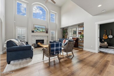 15_Livingroom_1800x1200_4211405