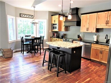 Kitchen features Stainless Steel Appliances includ