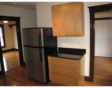 27 Florence St, Worcester, MA 01610 - photo 4