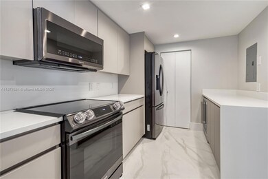 Courvoisier Courts unit 1512, Miami, FL 33131 - photo 4