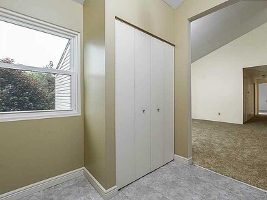 Entry/Foyer.